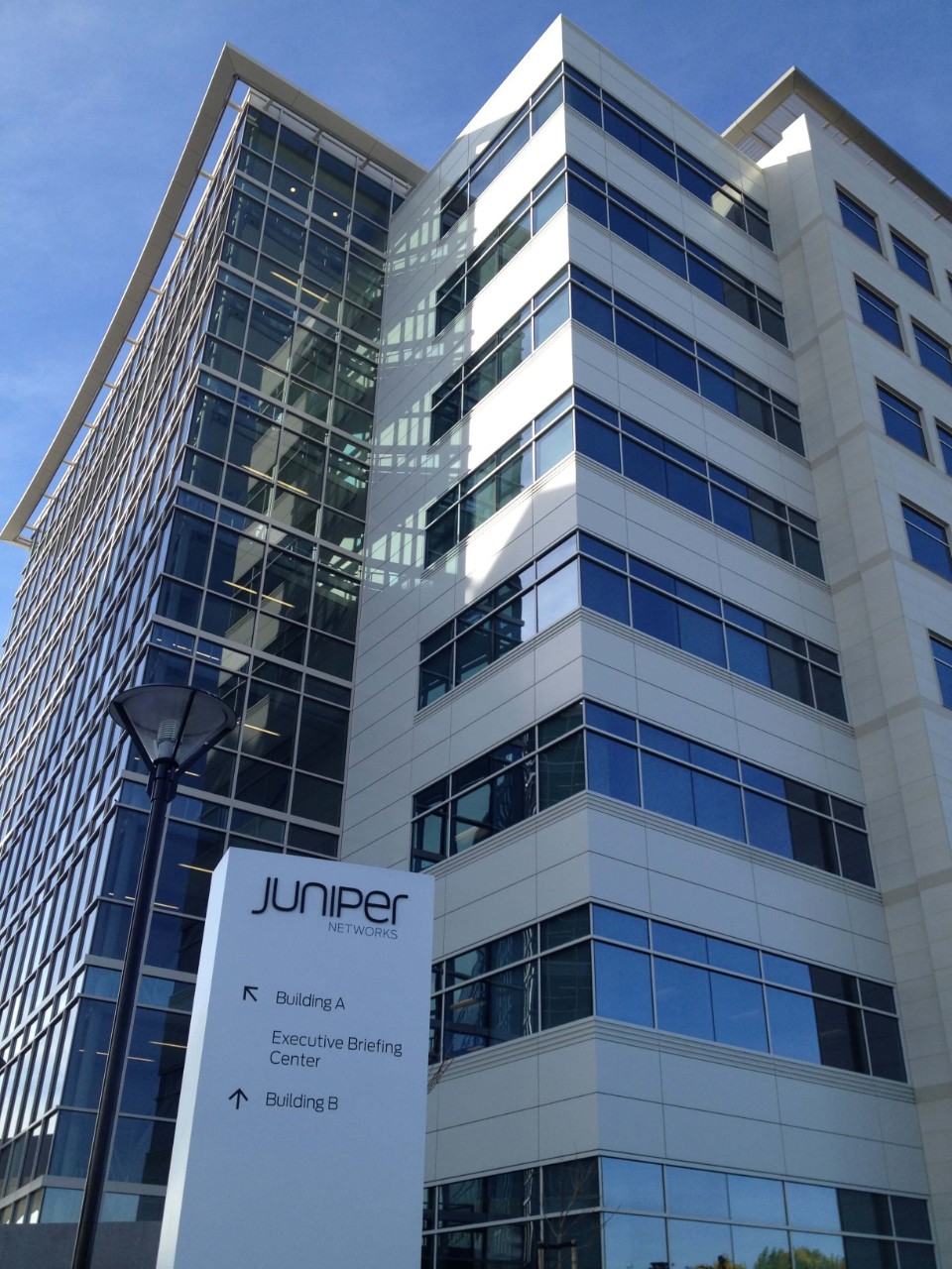 Juniper networks building a alcon novartis