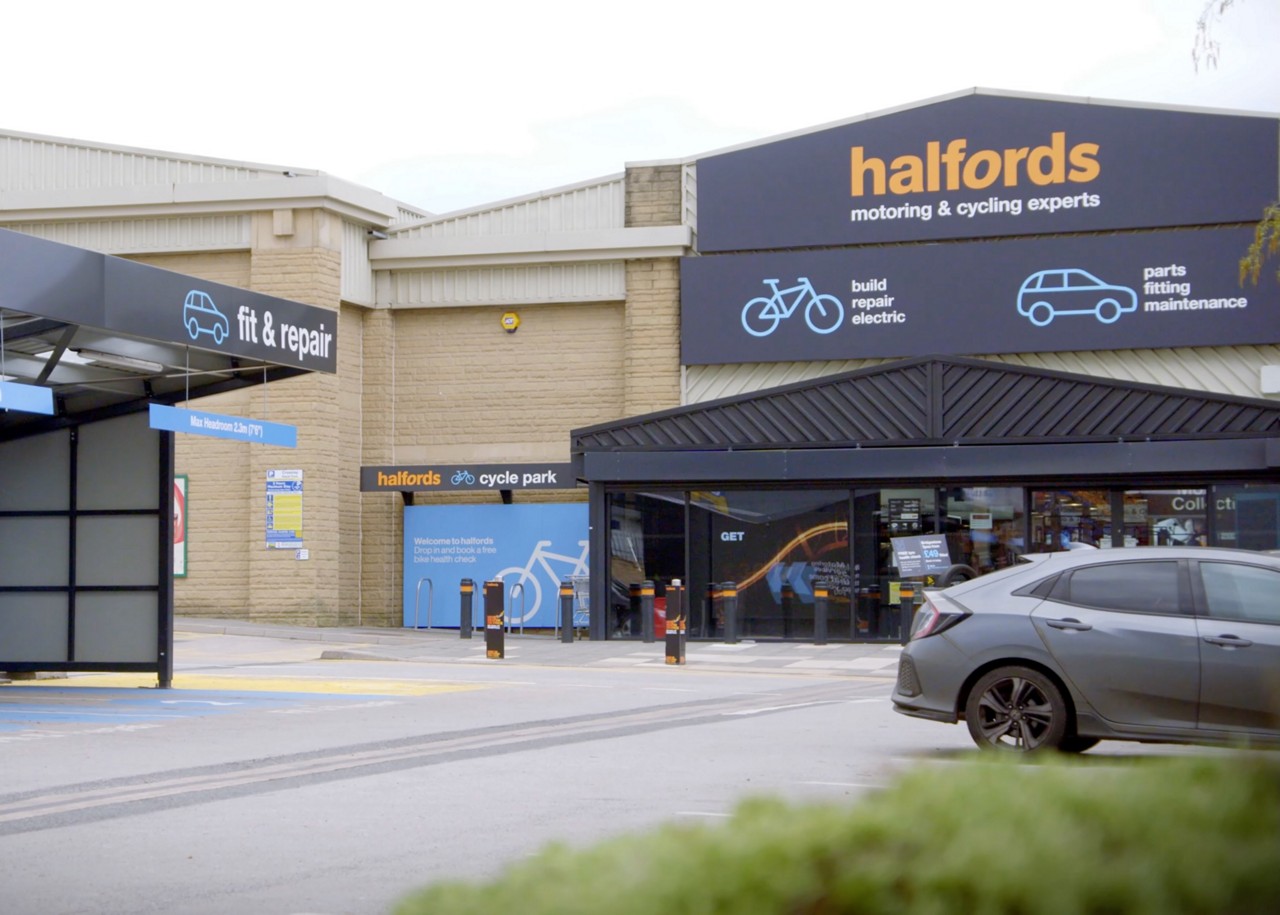 Halfords Relies on Juniper AIOps for Retail Transformation
