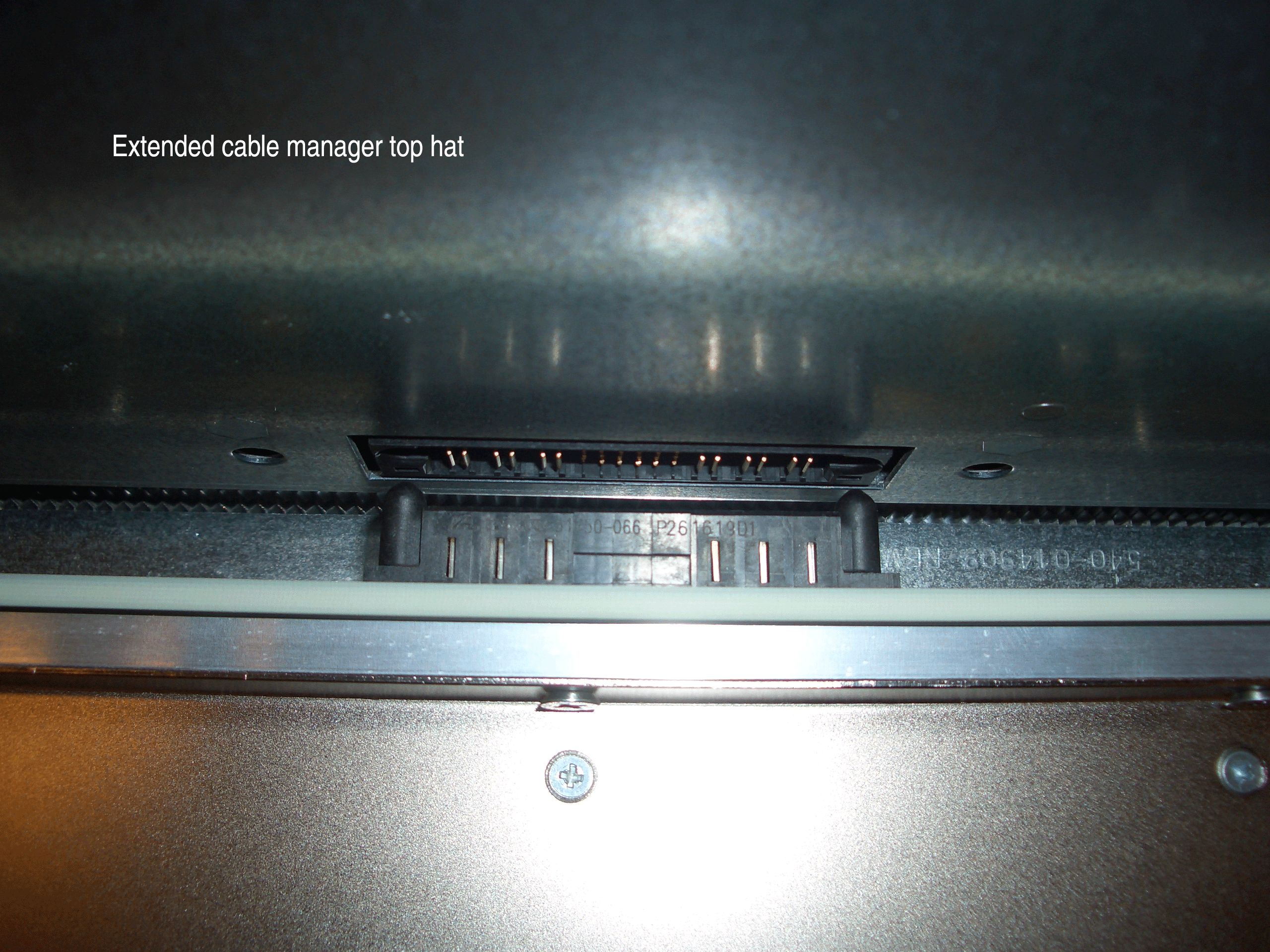 Fan Tray Connector on Extended Cable Manager Top Hat